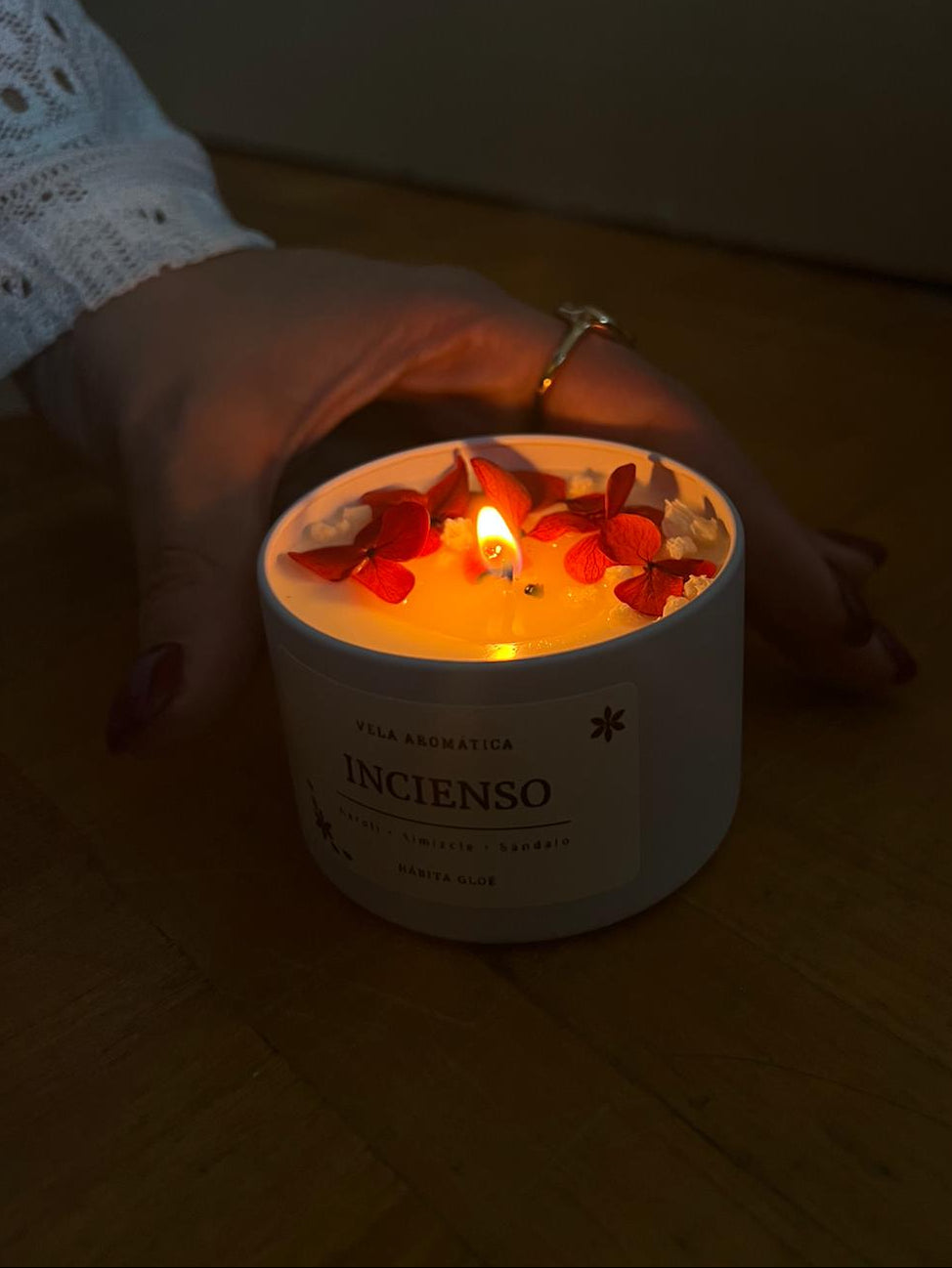 Vela aromática con mecha de madera