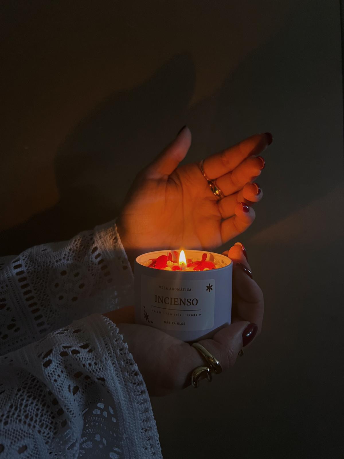 Vela aromática con mecha de madera