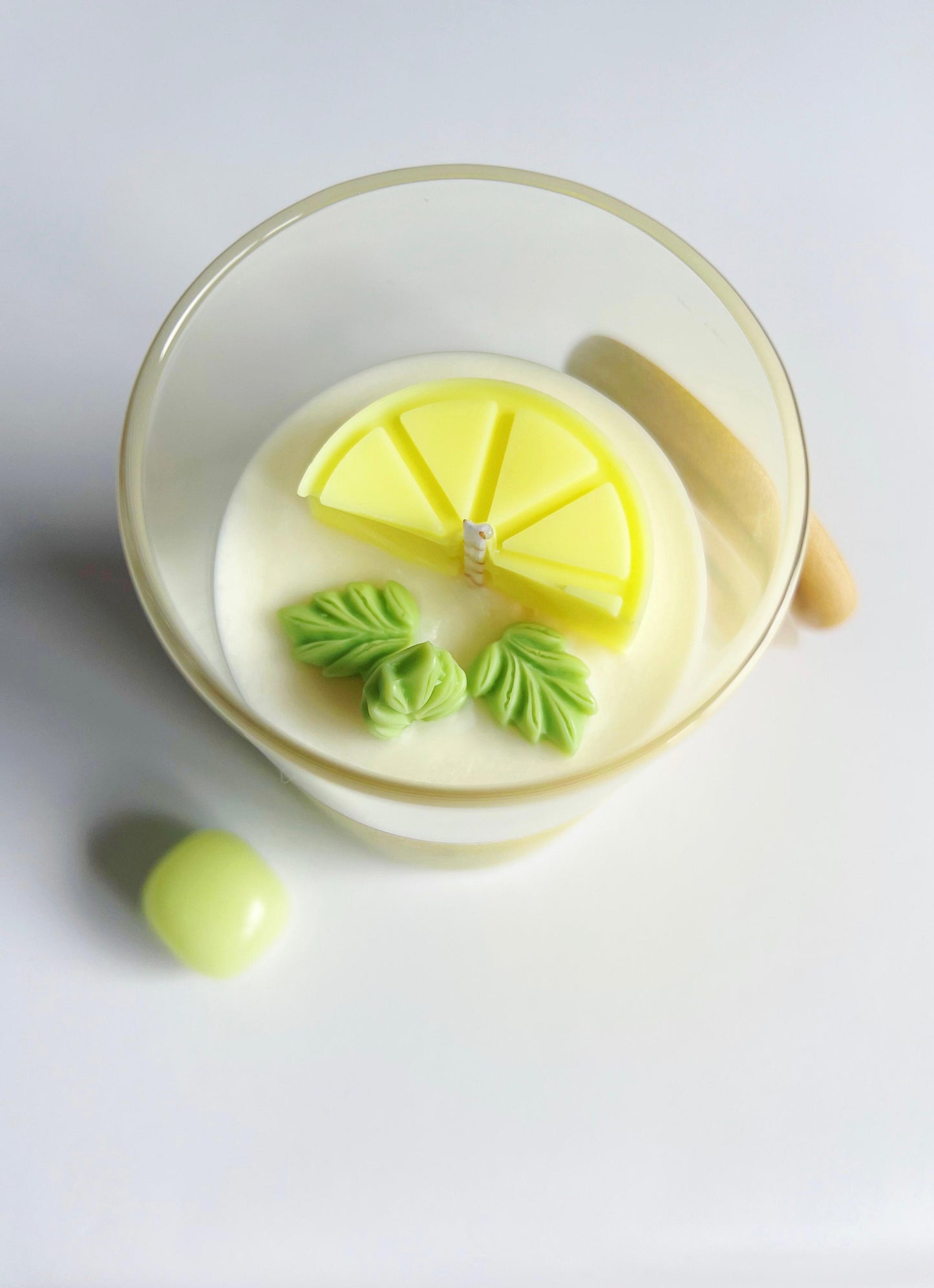 Vela aromática con tapa de bambú