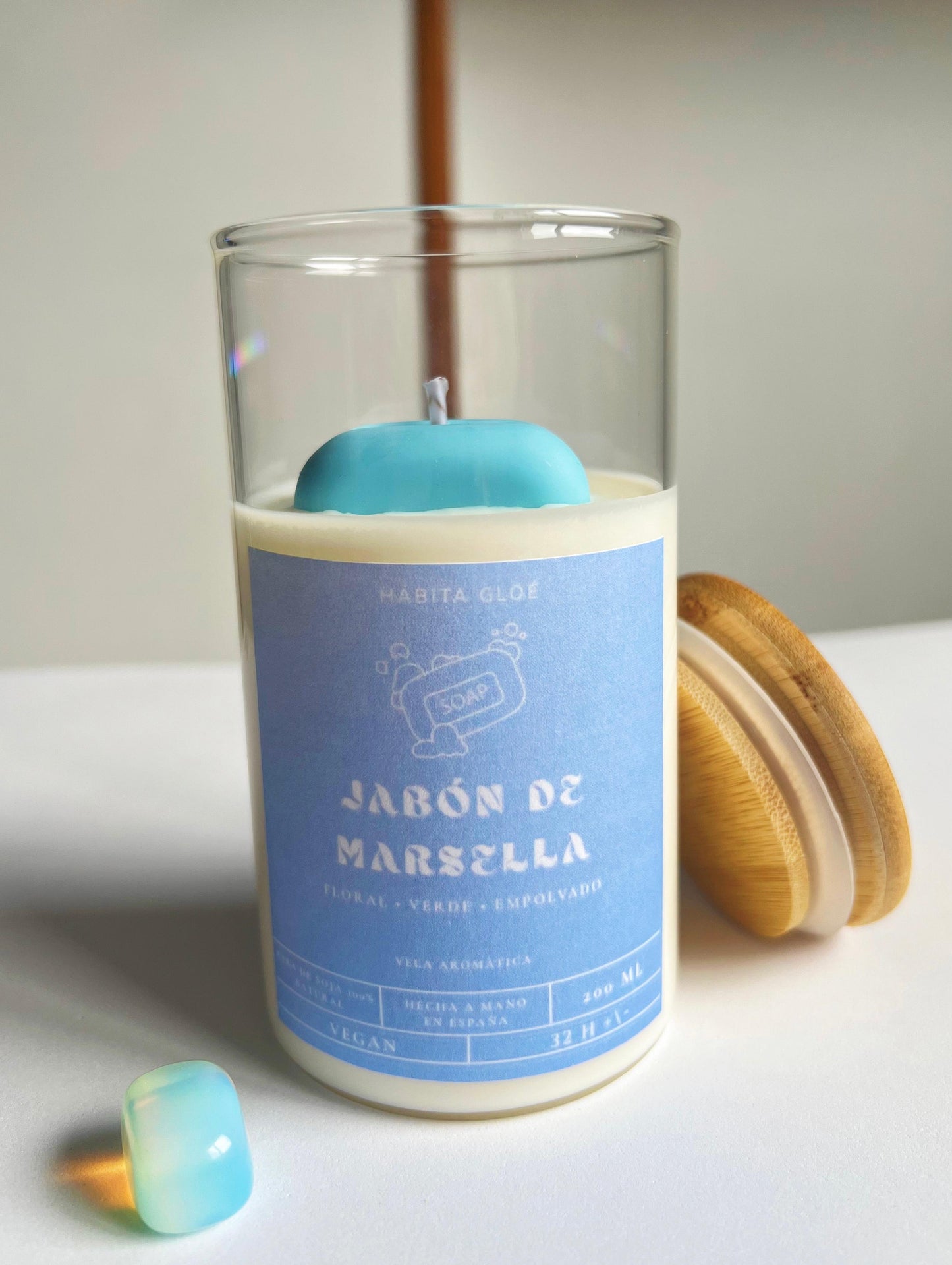 Vela aromática con tapa de bambú